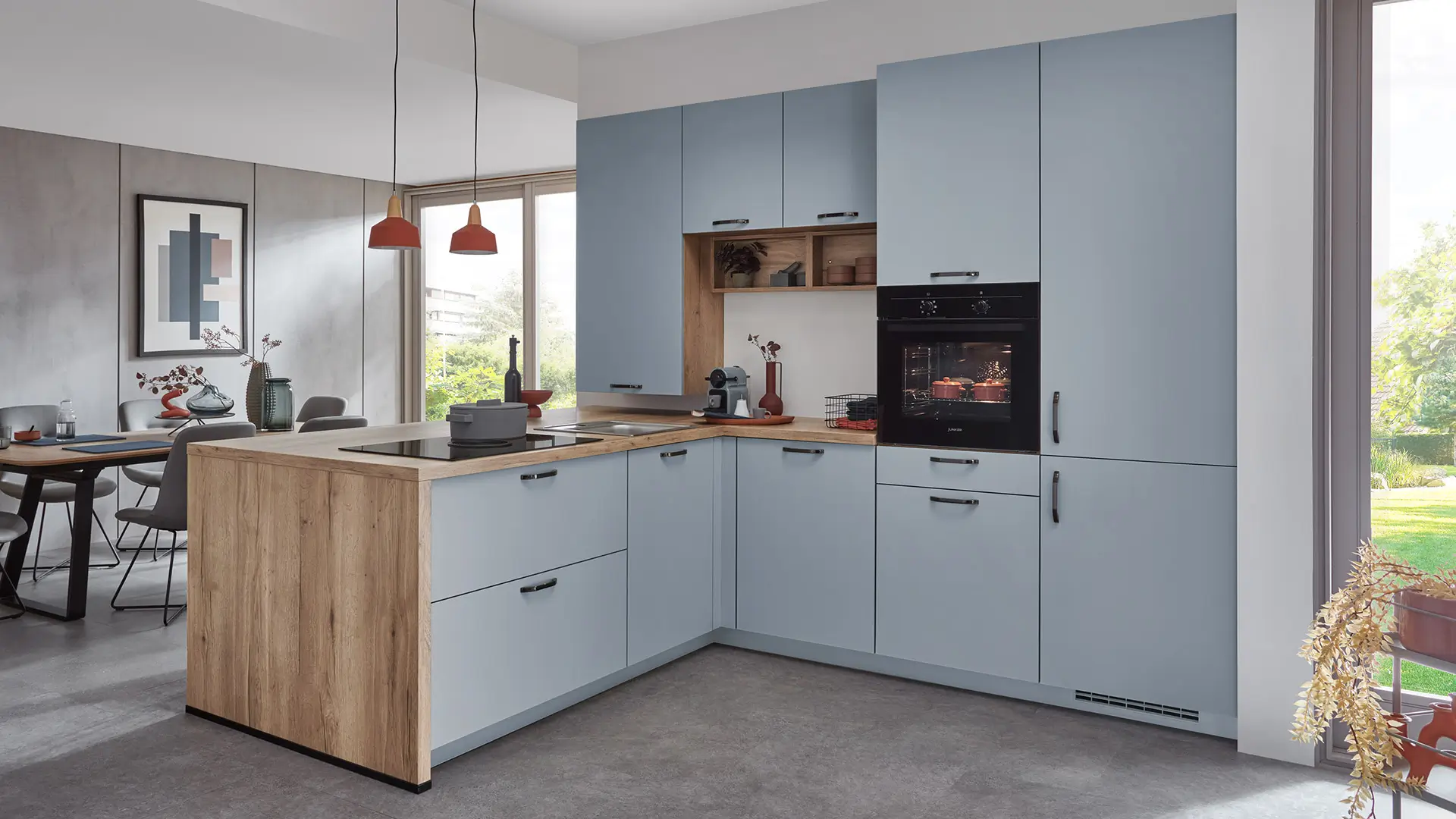 Moderne nobilia®-Winkelküche Senso mit Fronten in Lack, Sky Premium matt. Arbeitsplatte und Korpus in Eiche Sierra Nachbildung
