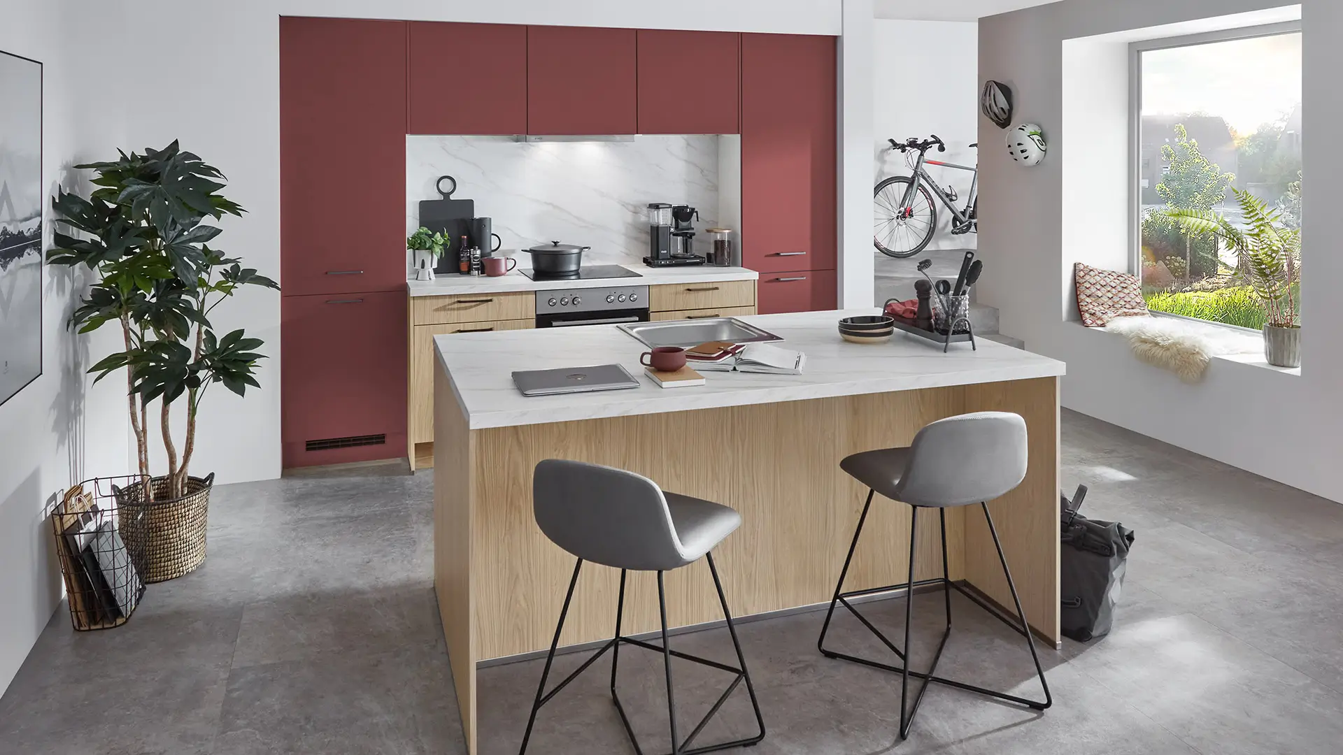 Stylische nobilia®-Küchenkombination Structura mit Fronten in Eiche Como Nachbildung und Lacklaminat, Rostrot ultramatt