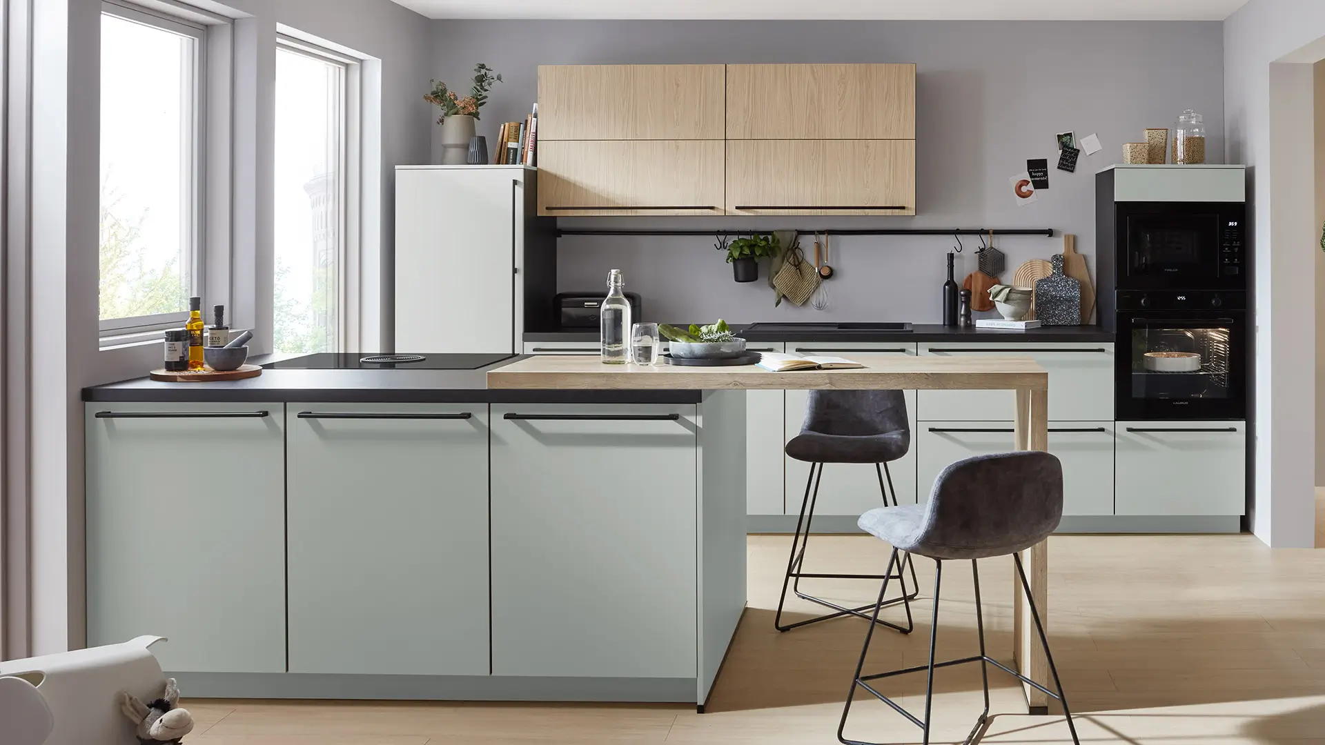 Praktische nobilia®-Inselküche Senso mit Fronten in Lack, Jade Premium matt